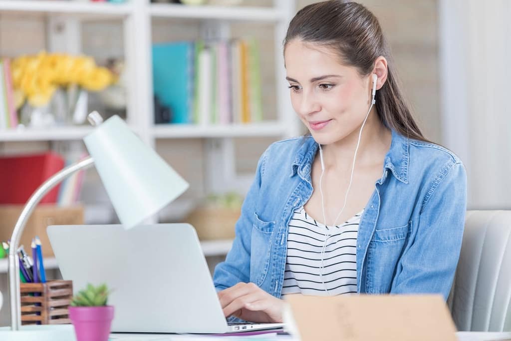 Best Freelance Jobs for Students to Make Money Online
